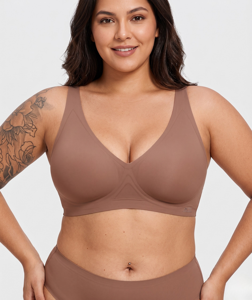 Size 3XL model wearing Comfy Jelly Bra